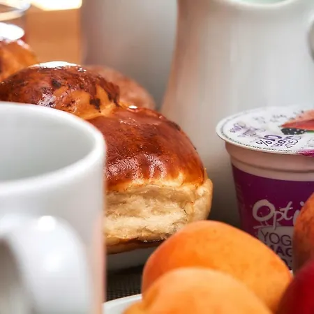 Oda ve Kahvaltı Aragona 74 *